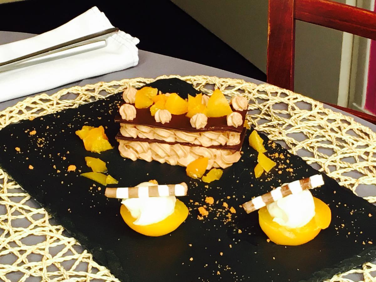 Hotel Restaurant Le Cheval Blanc Argentré-du-Plessis Екстериор снимка